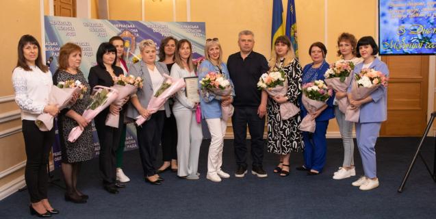




Очільник обласної ради відзначив медсестер області з професійним святом 


