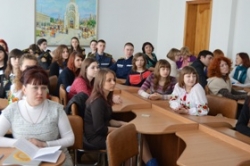Валентина Коваленко привітала учасників Всеукраїнської науково-практичної конференції, присвяченої діяльності Олександра Захаренка