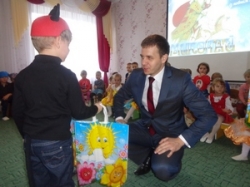 Анатолій Яріш привітав сільських дітлахів з Днем святого Миколая