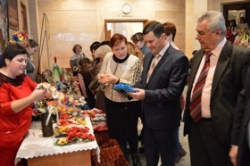 Перший заступник голови обласної ради Валентин Тарасенко привітав учасників фестивалю вертепів, колядок та щедрівок "Щедрий вечір, добрий вечір, мати-Україно"