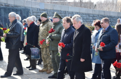 З нагоди 75-ої річниці звільнення Черкащини від нацистів покладено квіти до монументу Матері-Вітчизни на Пагорбі Слави