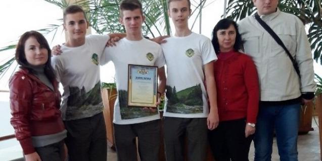 




Перше місце за наукову роботу – учні Черкаського шкільного лісництва привезли нагороду зі Всеукраїнського зльоту


