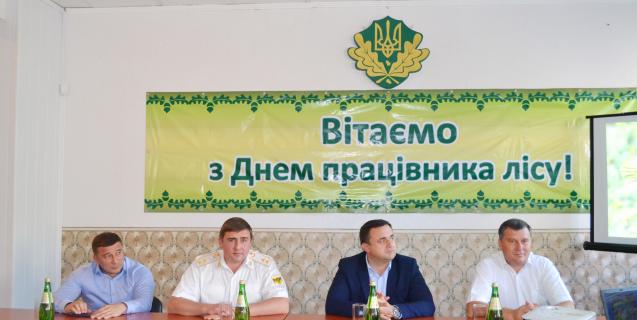 




Валентин Тарасенко привітав лісівників Черкащини з професійним святом



