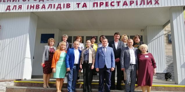 




Валентин Тарасенко привітав колектив Звенигородського будинку-інтернату з відкриттям оновленої бібліотеки і сенсорної кімнати


