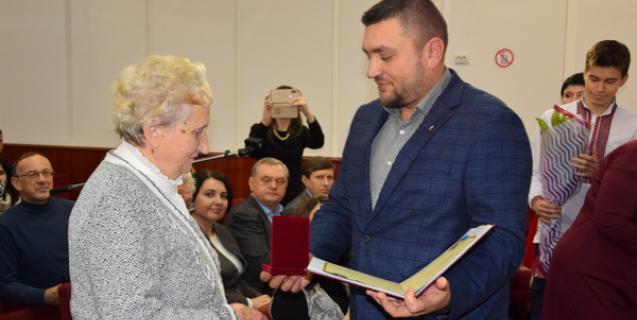




Заступник голови обласної ради привітав краєзнавців області з ювілеєм та вручив нагороди


