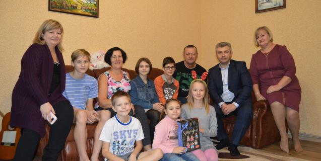 




Голова обласної ради привітав вихованців дитячого будинку сімейного типу родини Лесі та Сергія Гармашів з Днем святого Миколая


