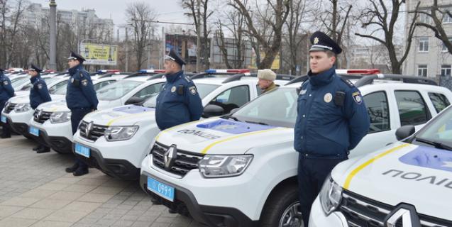 




Заступник голови обласної ради привітав поліцейських офіцерів громад з отриманням нових службових  автомобілів


