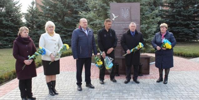 




На Уманщині відбулося покладання квітів з нагоди Дня українського добровольця



