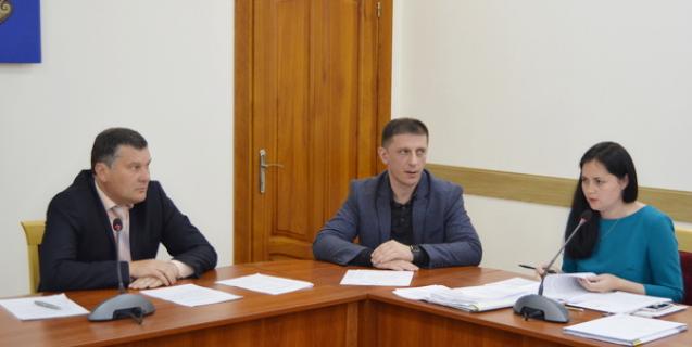 




Валентин Тарасенко провів засідання конкурсної комісії з  визначення переможця на посаду директора комунального закладу 


