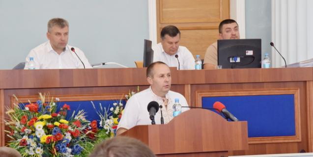 




На сесії обласної ради дві години заслуховували заяви і звернення від депутатських фракцій, позафракційних депутатів та громадськості


