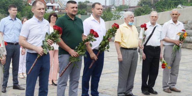 




Андрій Сегеда взяв участь у вшануванні пам'яті жертв війни в Україні


