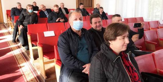 




Депутати Драбівської районної ради зібралися на позачергову сесію


