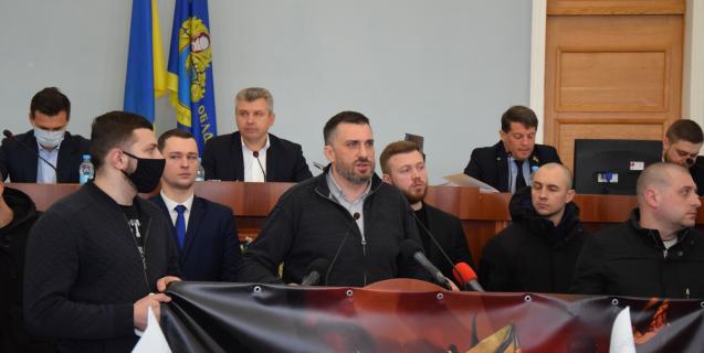 




Депутати обласної ради на сесії висловили заяви і звернення від фракцій, затвердили порядок денний та приступили до розгляду питань


