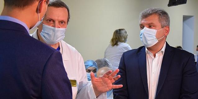 




Голова обласної ради привітав медиків онкодиспансеру зі Всесвітнім днем боротьби проти раку


