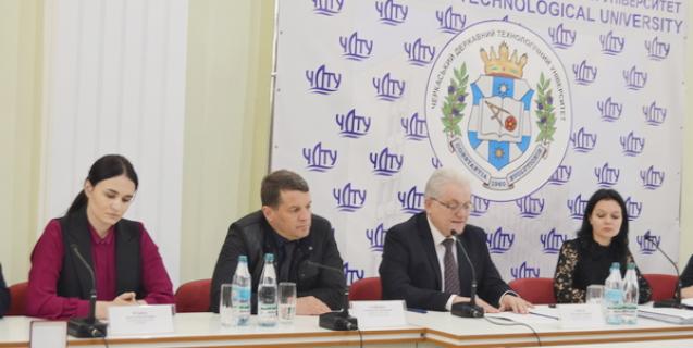 




День заснування Черкаського державного технологічного університету відзначено почесними грамотами і подяками



