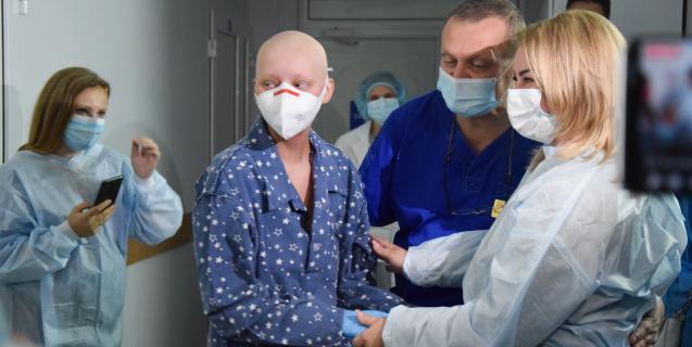 




У Черкаському онкодиспансері вперше провели трансплантацію кісткового мозку дорослому від закордонного донора


