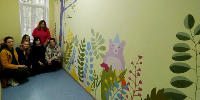 




Черкаські студенти розписали стіни в онкодиспансері


