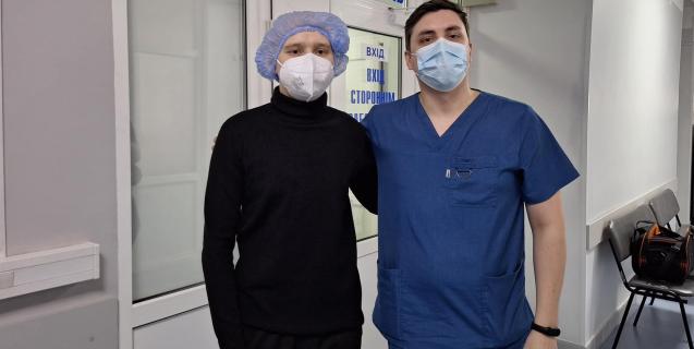 




Медики Черкаського онкоцентру пересадили кістковий мозок пацієнту від донора з США 


